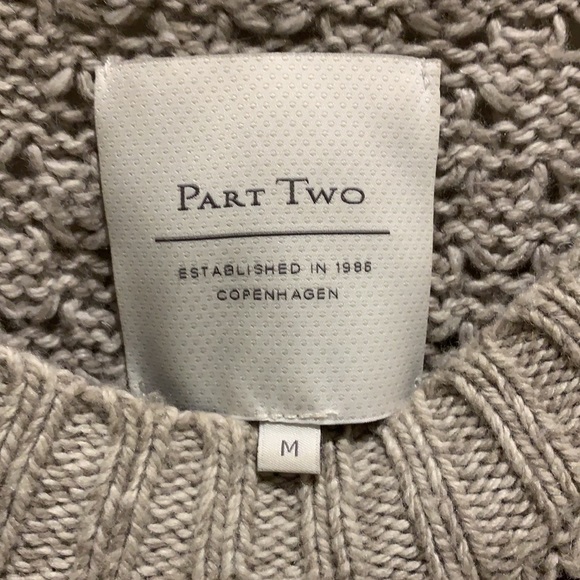 Part two gorgeous knit sweater , fabric content ?? mix of cashmere - Picture 2 of 3